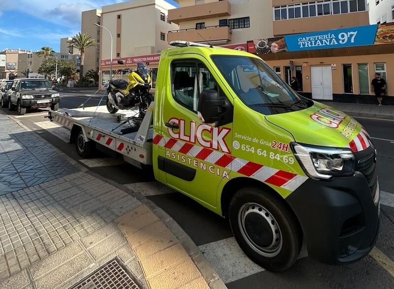 Grúa moderna equipada con última tecnología