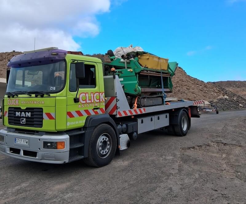 Grúa Click Asistencia en servicio de transporte de maquinaria